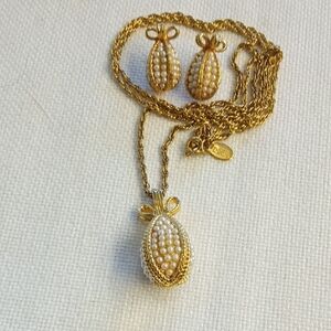 Joan Rivers Gold-Tone Pearl Cluster Pendant Necklace and Earring Set VINTAGE